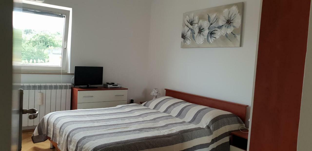 Apartman Ruza 2 Opric Eksteriør bilde